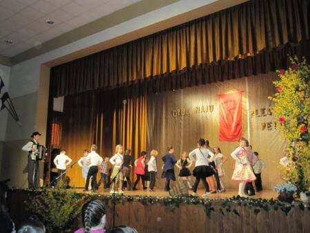 Prireditev Druži naju ples in petje posvečena dnevu žena 5